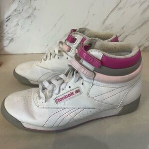 Reebok freestyle size 8 women’s sneakers pink and grey